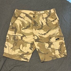 Camouflage streetwear shorts - Size 36